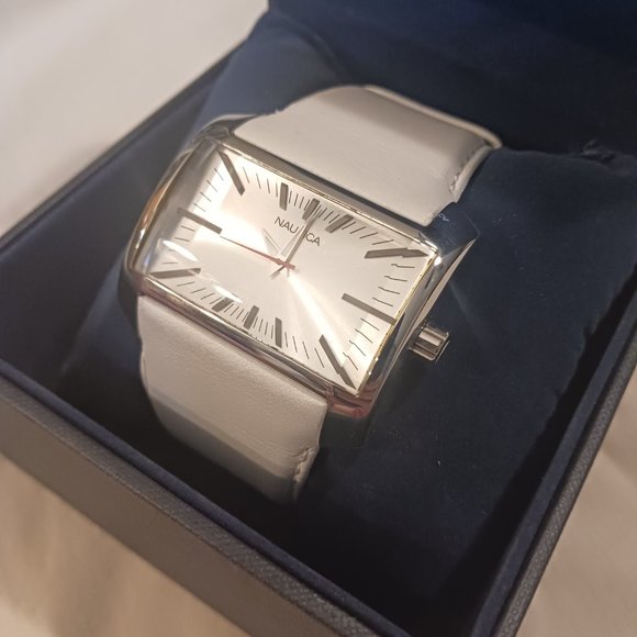 Like-New VINTAGE NAUTICA Watch - Picture 10 of 13